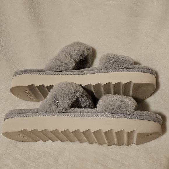 Koolaburra UGG Double Strap Slide Sandals Slipper Wild Dove Gray Faux Fur - Picture 6 of 6